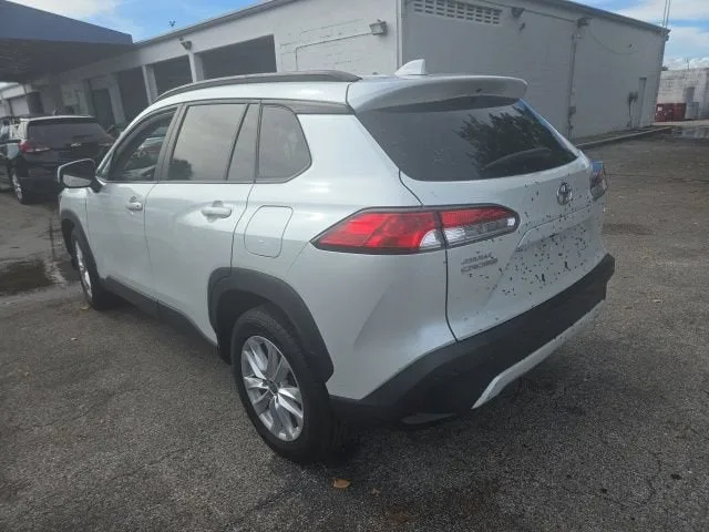 2022 Toyota Corolla Cross LE photo 4