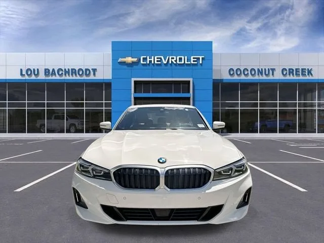 2025 BMW 3 Series 330i photo 3