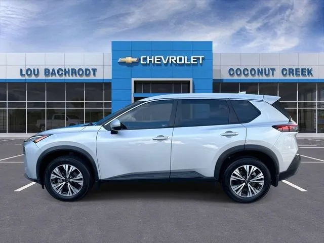 2022 Nissan Rogue SV photo 5