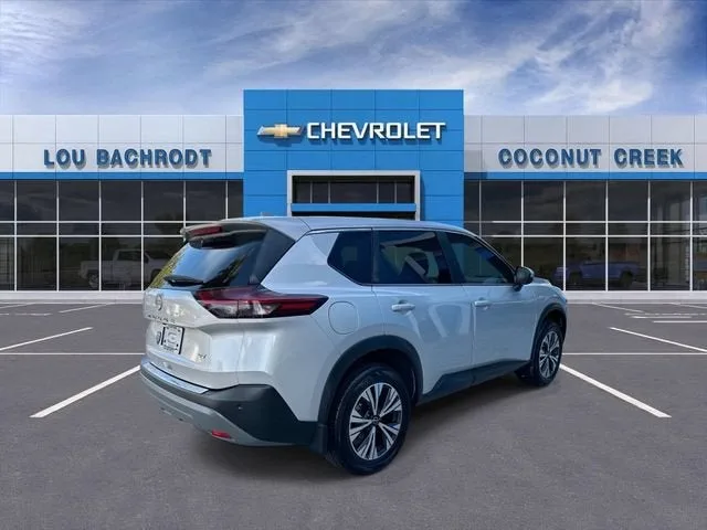 2022 Nissan Rogue SV photo 8