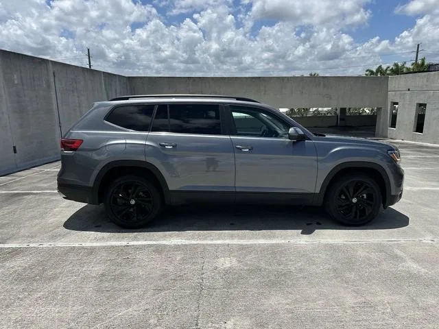 2022 Volkswagen Atlas 2.0T SE w/Technology photo 18
