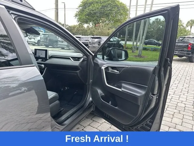 2024 Toyota RAV4 XLE Premium photo 23