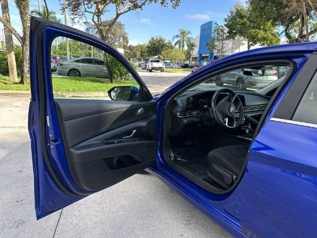 2025 Hyundai Elantra SEL Convenience photo 22
