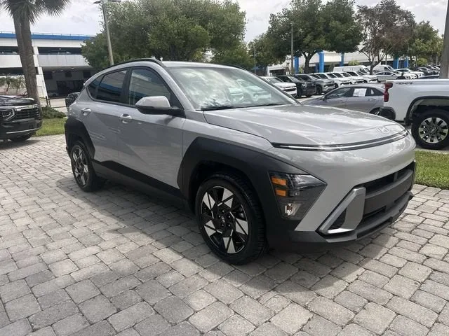 2025 Hyundai Kona SEL photo 16