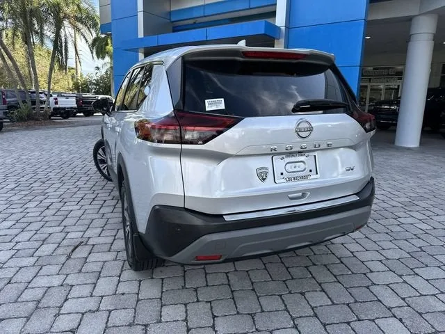 2022 Nissan Rogue SV photo 12