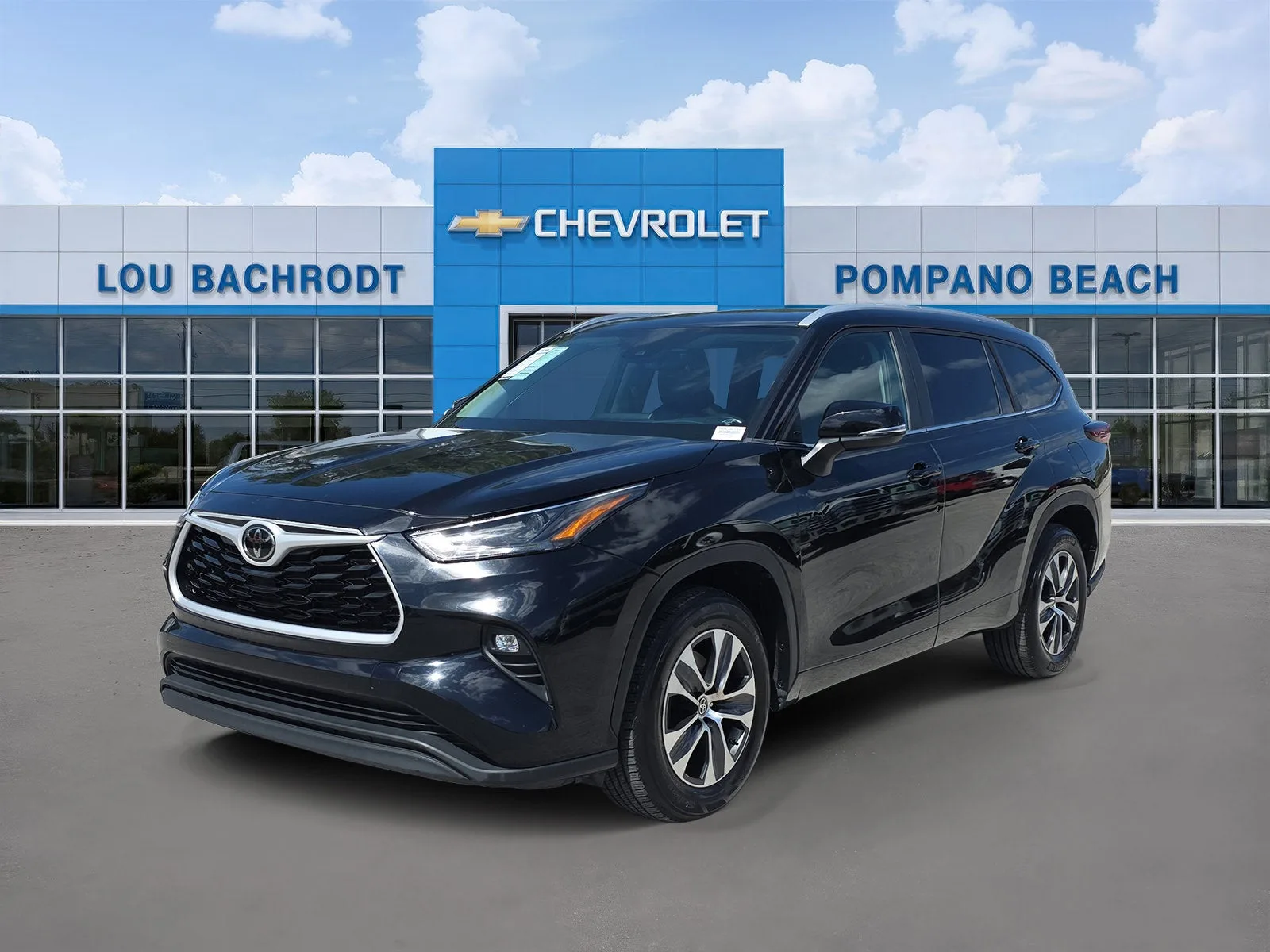 2024 Toyota Highlander LE photo 3