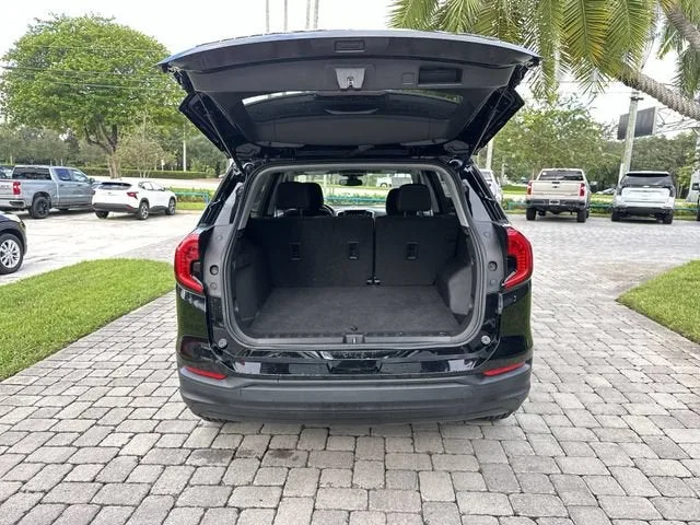 2024 GMC Terrain SLE photo 28
