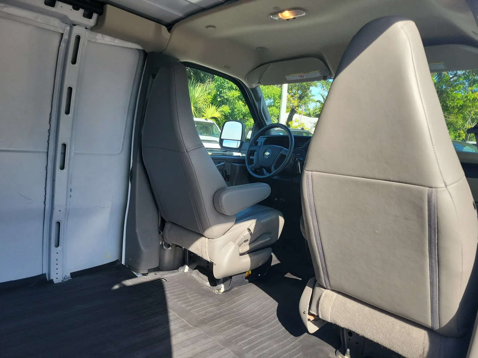 2025 Chevrolet Express Cargo WT photo 15