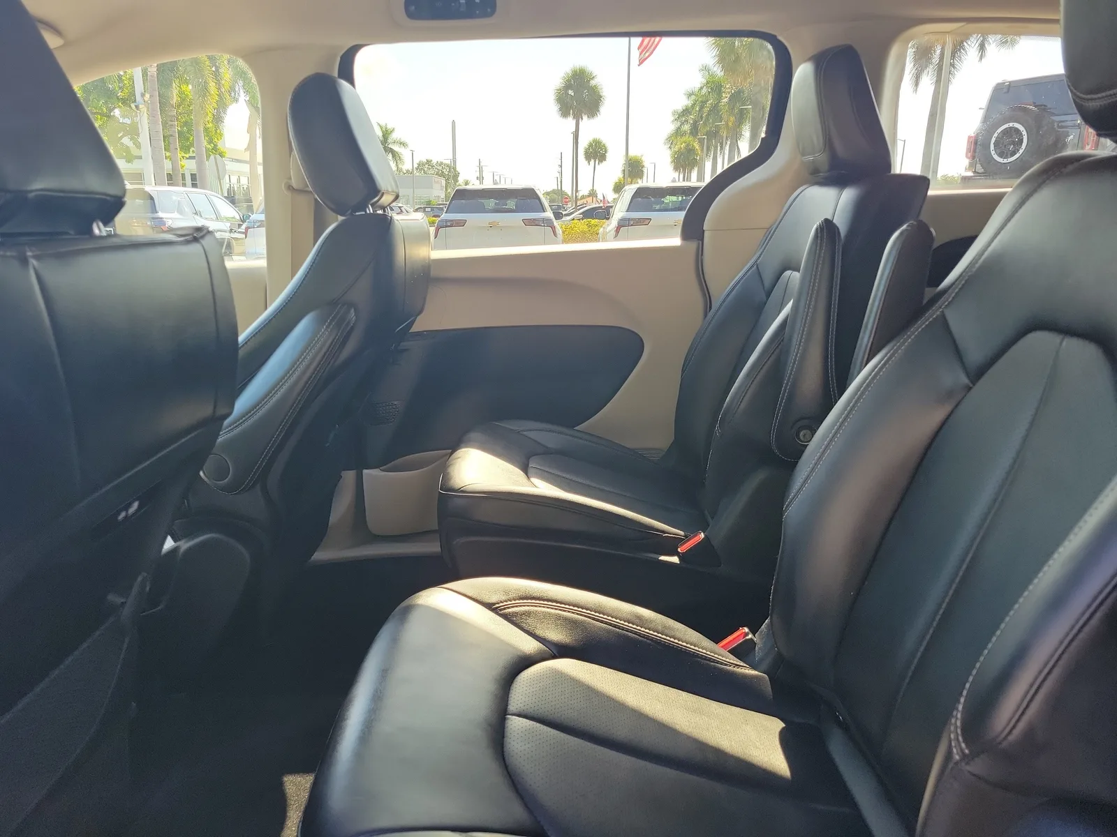 2024 Chrysler Pacifica Hybrid Select photo 14