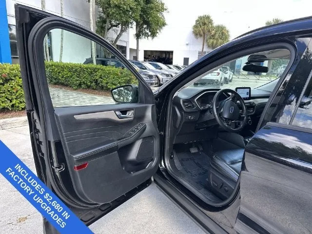2022 Ford Escape SEL photo 22