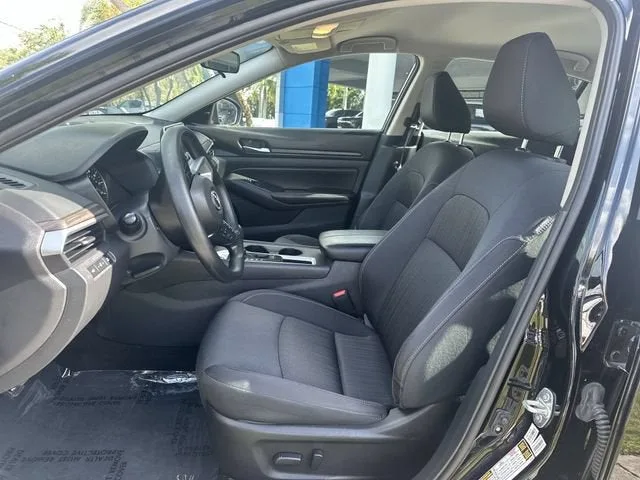 2025 Nissan Altima SV photo 30