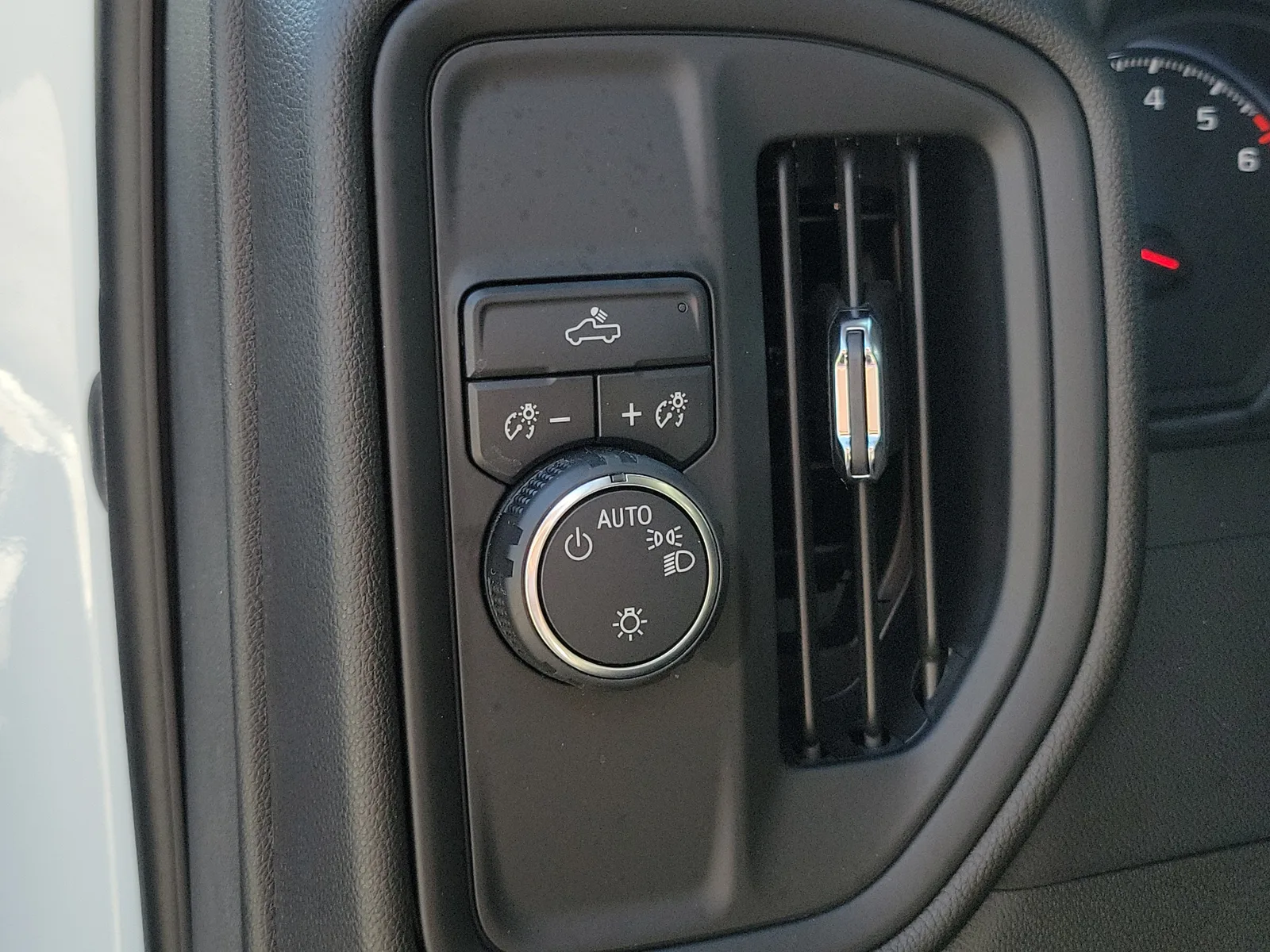 2023 Chevrolet Silverado 1500 Custom photo 22