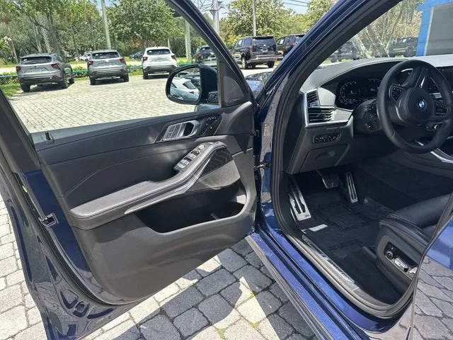 2021 BMW X7 xDrive40i photo 22