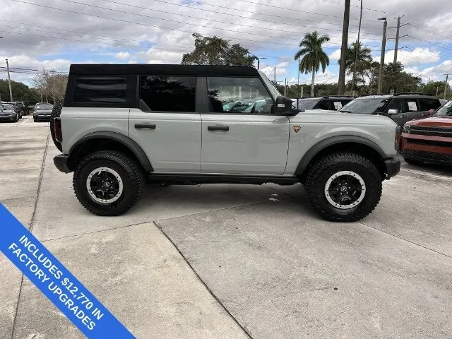 2023 Ford Bronco Base photo 14