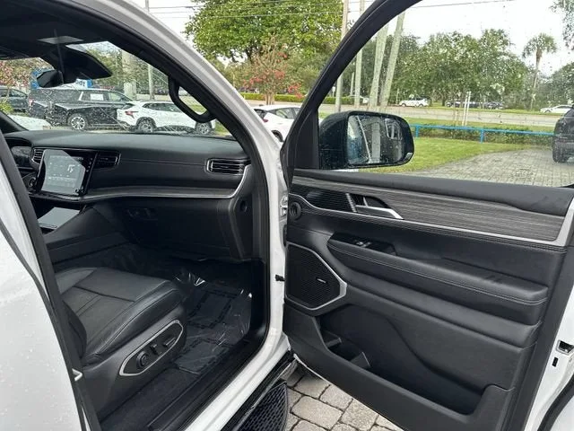 2024 Jeep Wagoneer L Series II photo 23