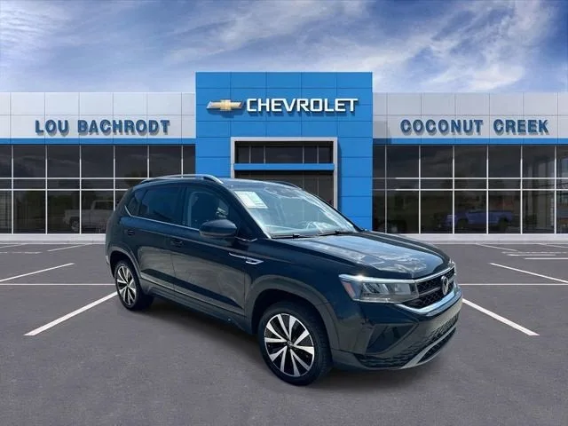 2024 Volkswagen Taos SE photo 2