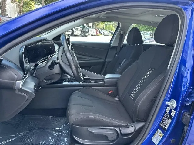 2025 Hyundai Elantra SEL Convenience photo 30