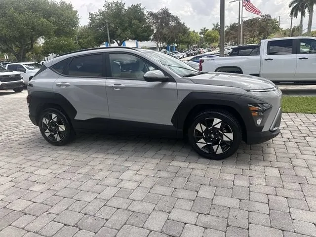 2025 Hyundai Kona SEL photo 15