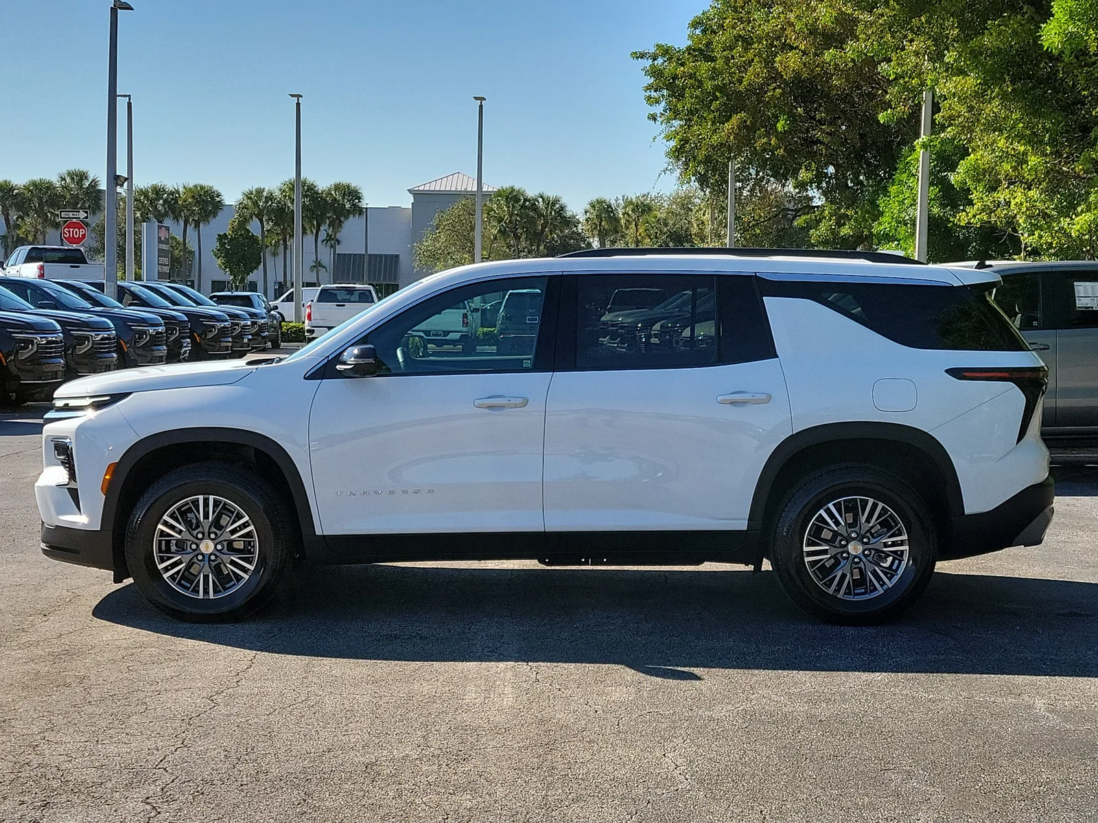 2025 Chevrolet Traverse LT photo 6