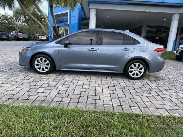 2023 Toyota Corolla LE photo 32