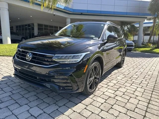 2022 Volkswagen Tiguan SE R-Line Black photo 20