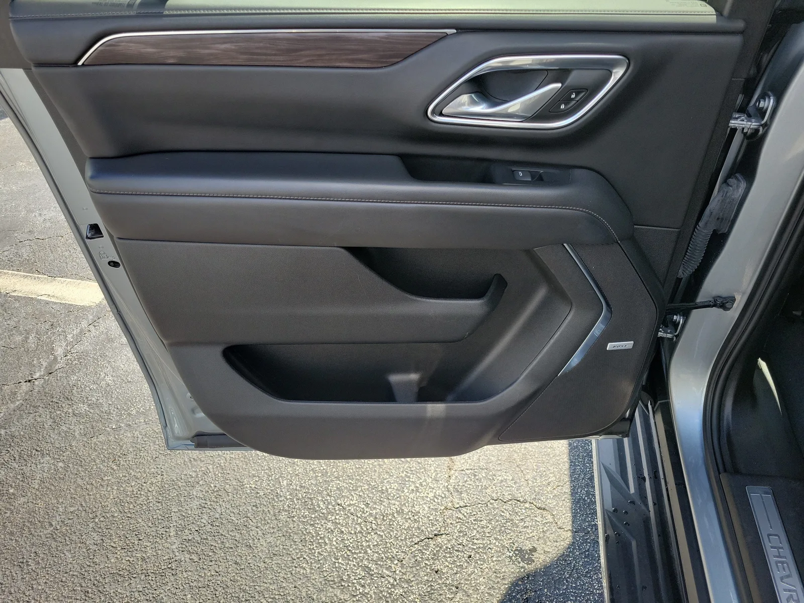 2024 Chevrolet Suburban LT photo 17