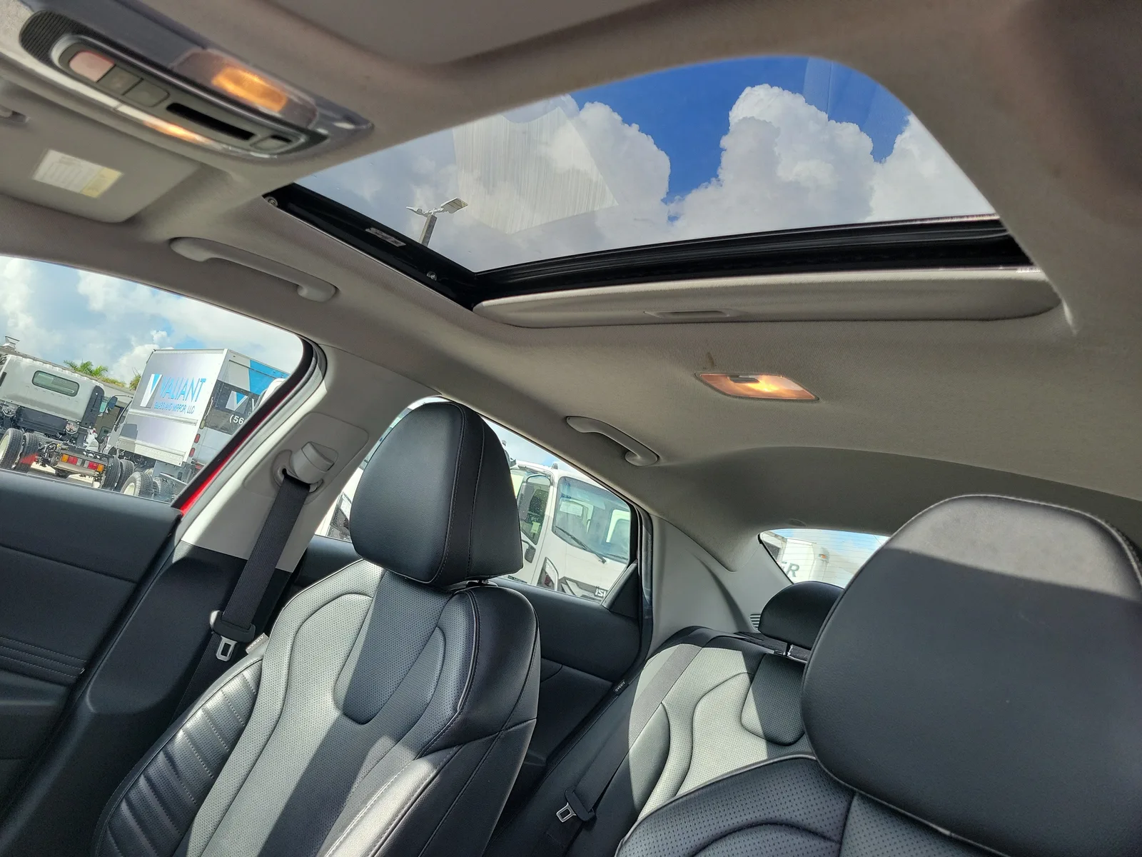2025 Hyundai Elantra Limited photo 24