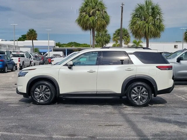 2024 Nissan Pathfinder SV photo 5
