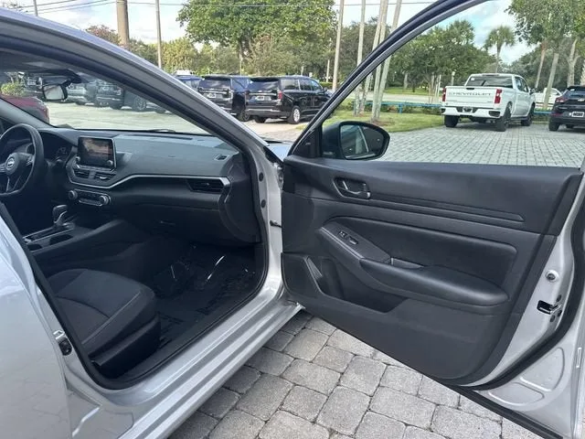 2025 Nissan Altima S photo 23
