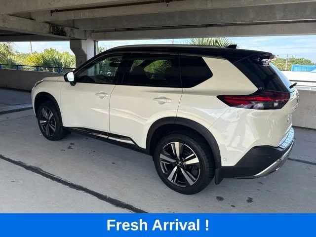 2021 Nissan Rogue Platinum photo 18