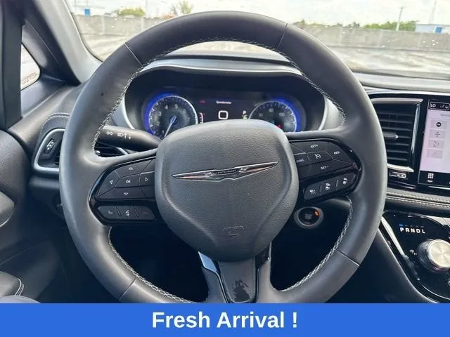 2024 Chrysler Pacifica Touring photo 6