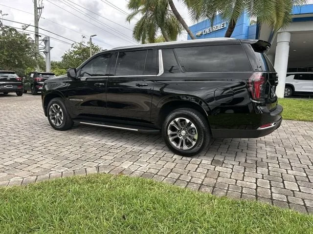 2026 Chevrolet Suburban LS photo 32