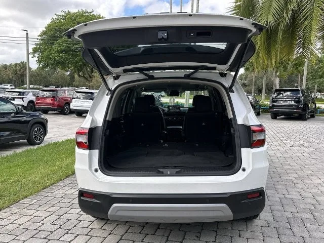 2024 Honda Pilot EX-L 7 Passenger photo 28