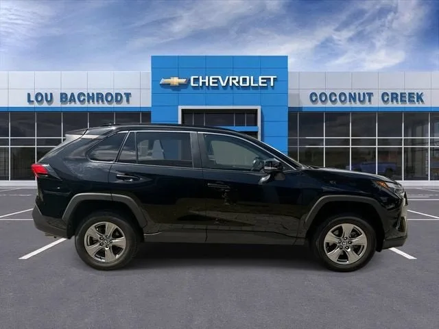 2024 Toyota RAV4 XLE photo 9
