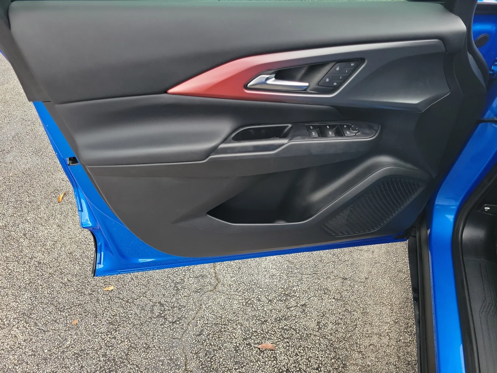 2025 Chevrolet Equinox EV RS photo 24