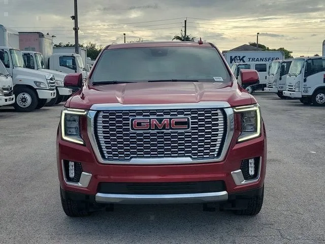 2024 GMC Yukon Denali photo 8