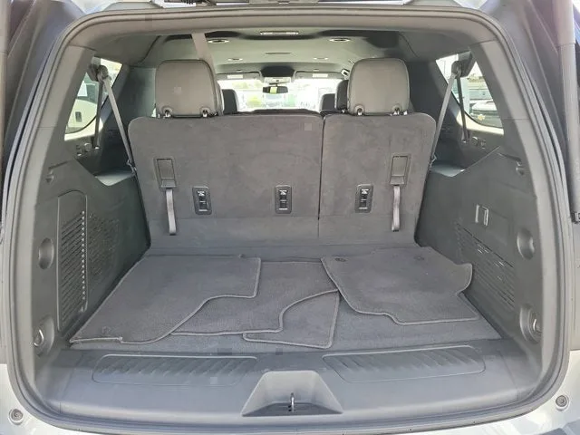 2024 Chevrolet Suburban LT photo 12