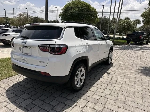 2024 Jeep Compass Latitude photo 37