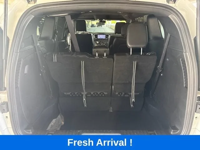 2025 Chrysler Pacifica Select photo 5