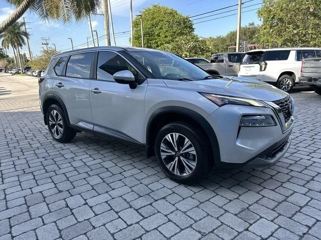 2022 Nissan Rogue SV photo 16