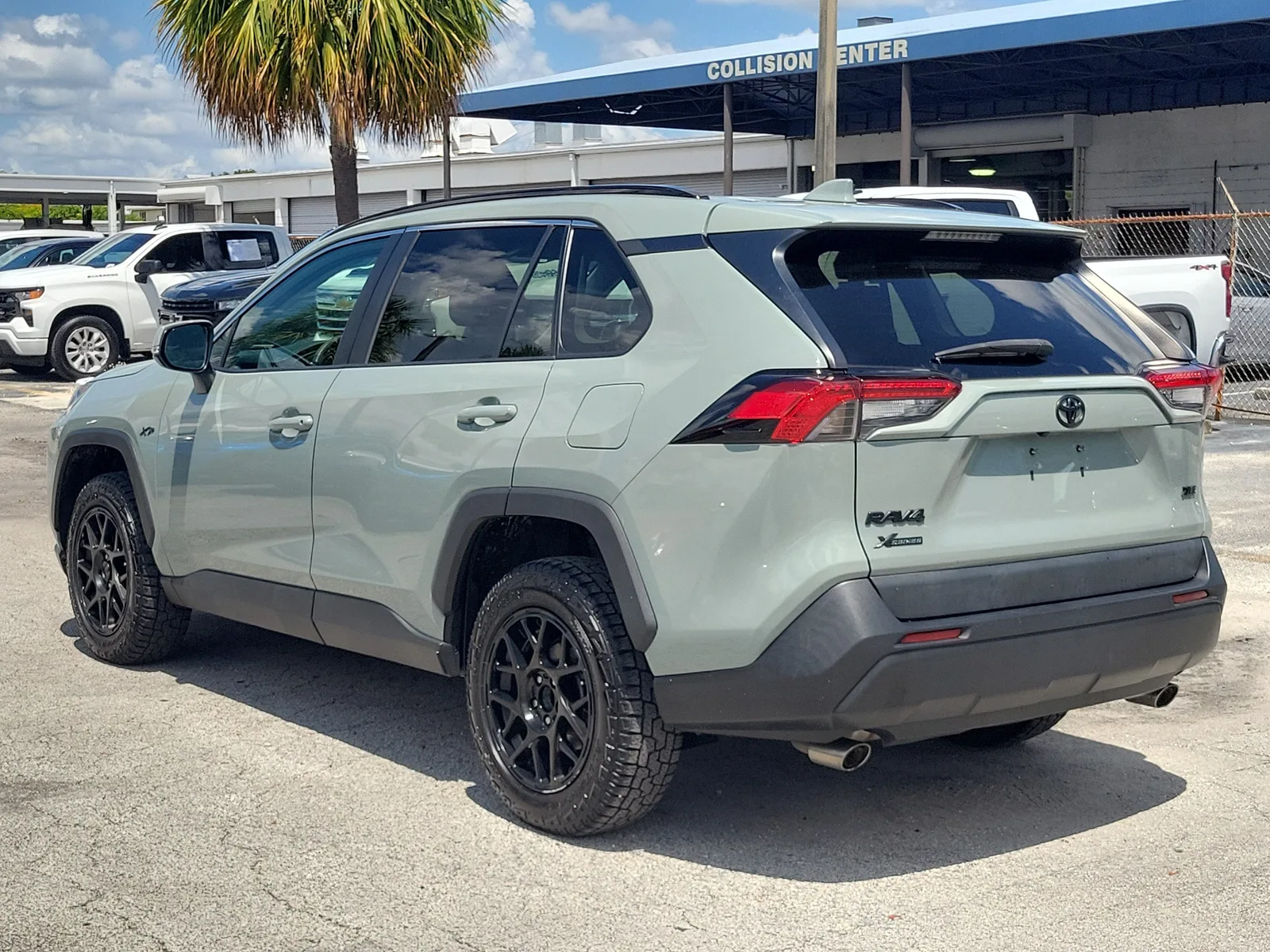 2021 Toyota RAV4 XLE photo 5