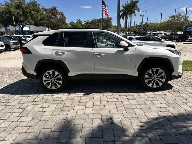 2021 Toyota RAV4 Limited photo 14