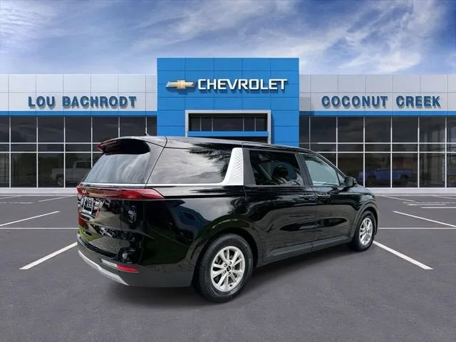 2024 Kia Carnival LX photo 8