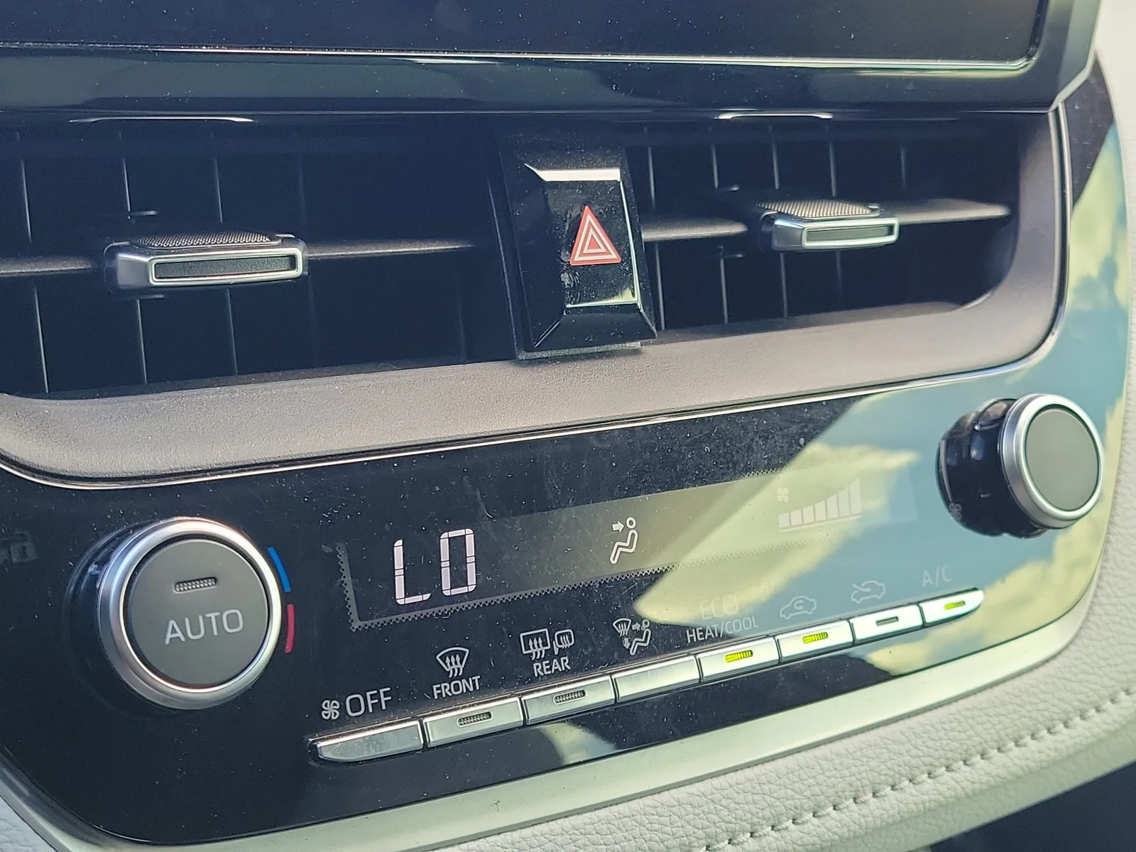 2025 Toyota Corolla Hatchback SE photo 30