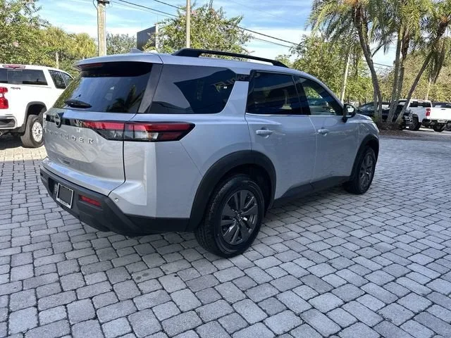 2025 Nissan Pathfinder SV photo 38