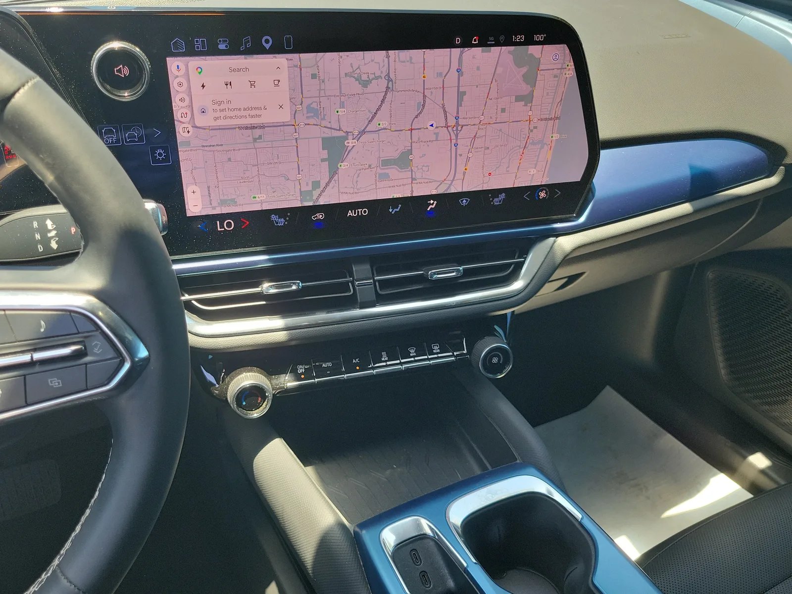 2024 Chevrolet Equinox EV 2LT photo 18