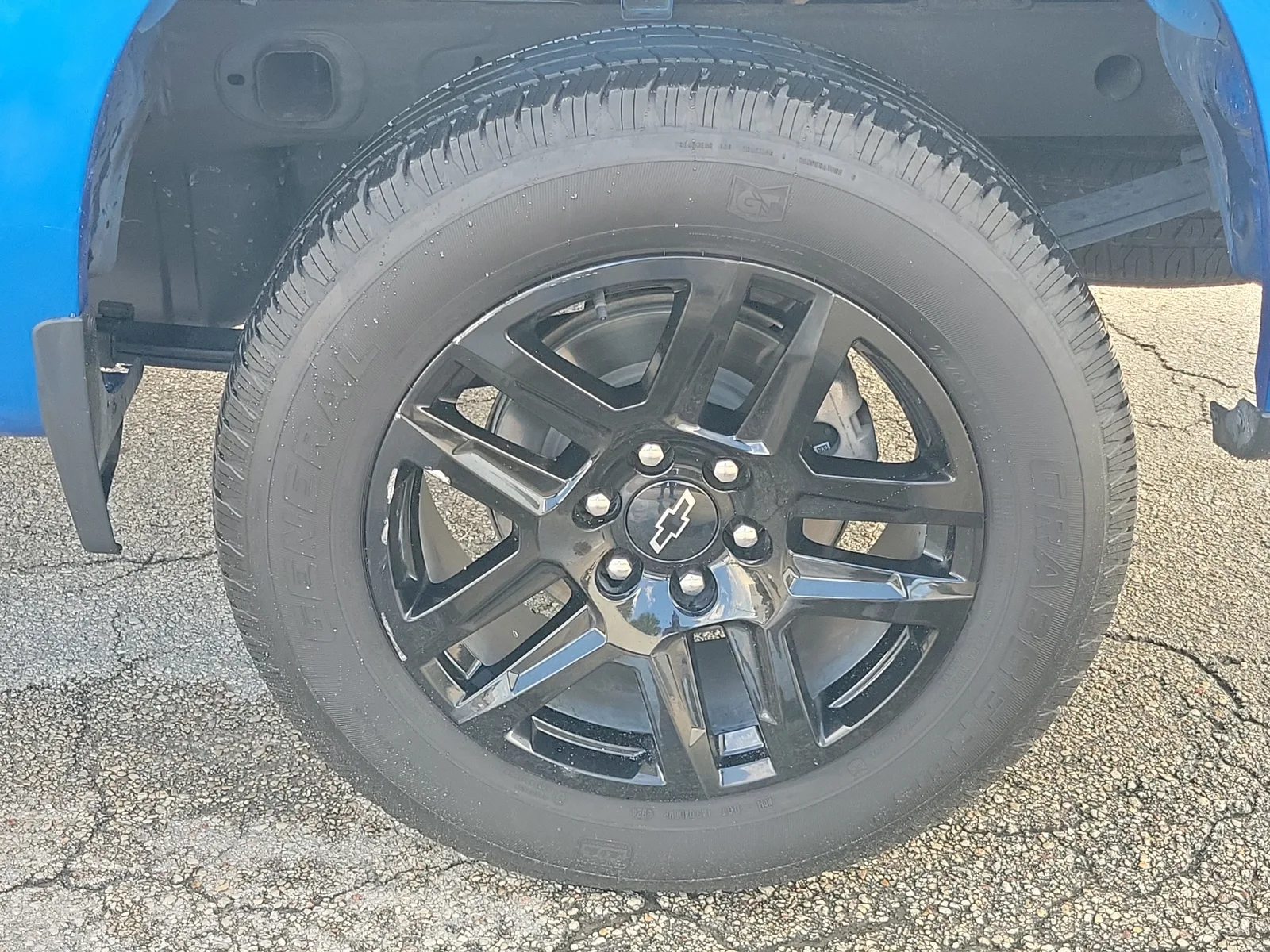 2023 Chevrolet Silverado 1500 Custom photo 2