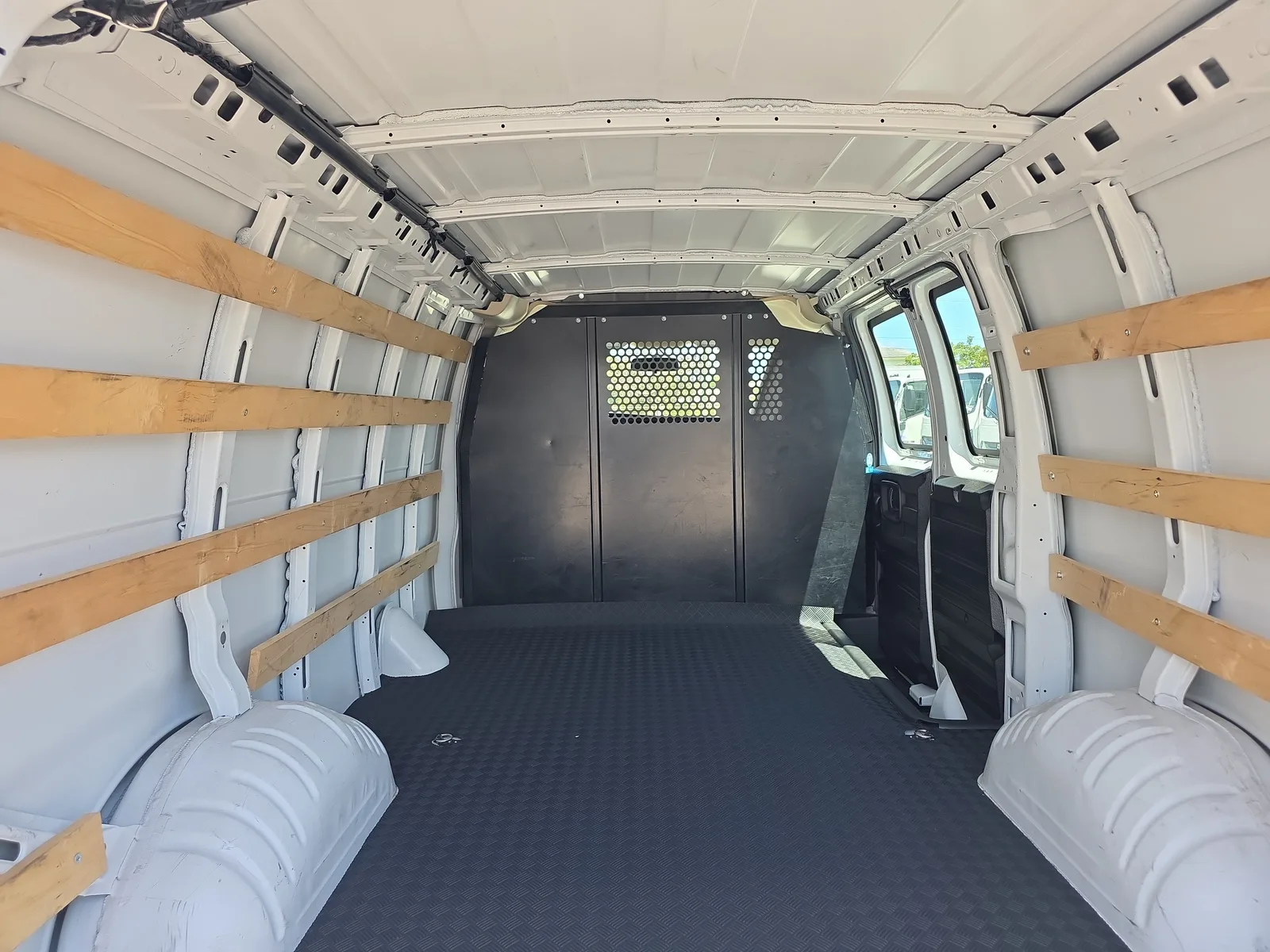 2024 GMC Savana Cargo 2500 Work Van photo 12