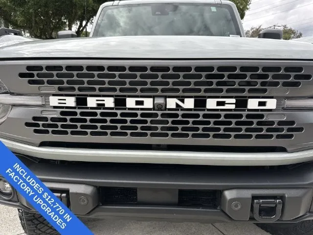 2023 Ford Bronco Base photo 10