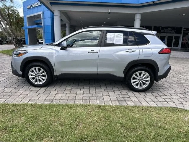 2023 Toyota Corolla Cross LE photo 21